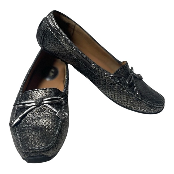 Clark’s Artisan Women’s Dunbar Cruiser Leather Driving Shoes - Picture 3 of 10